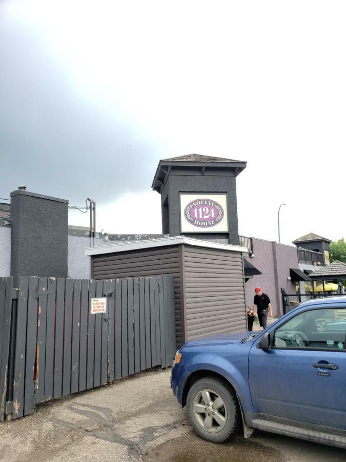 Tower Inn Estevan ภายนอก รูปภาพ